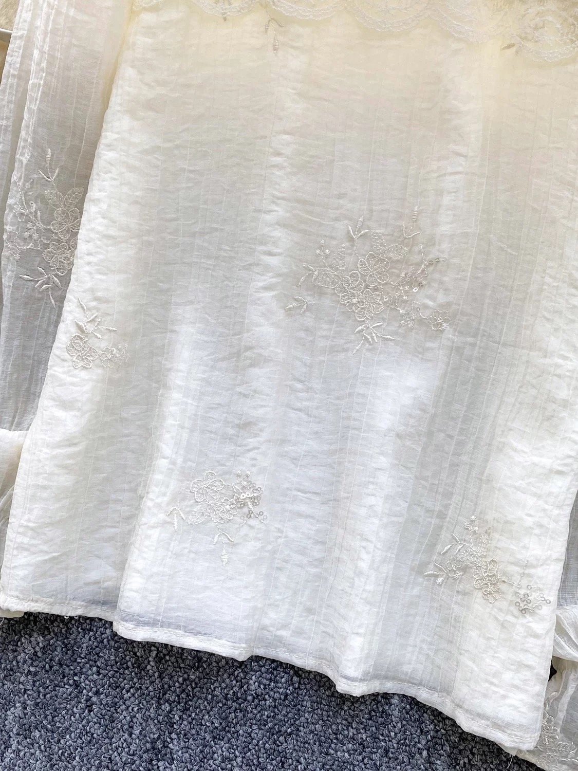 On command blouse BE443 images